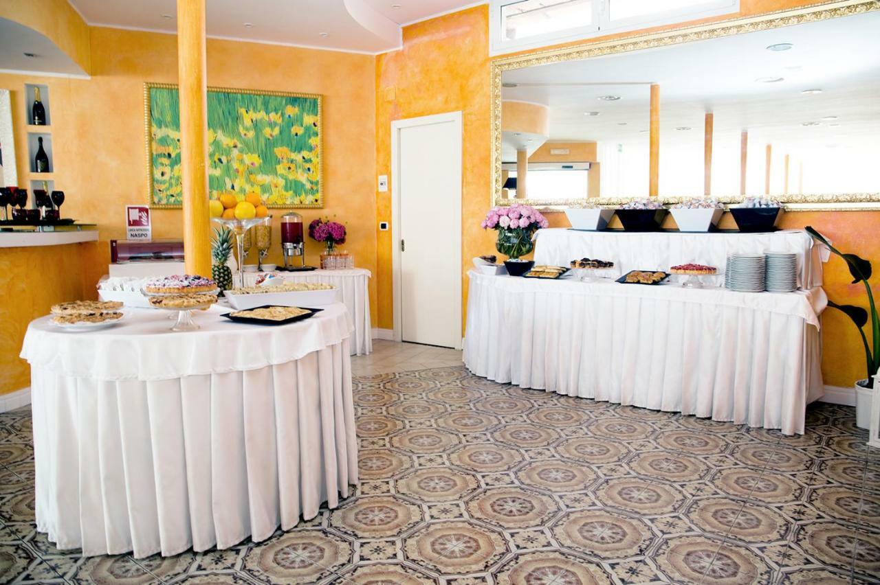 Hotel Iva Диано-Марина Экстерьер фото