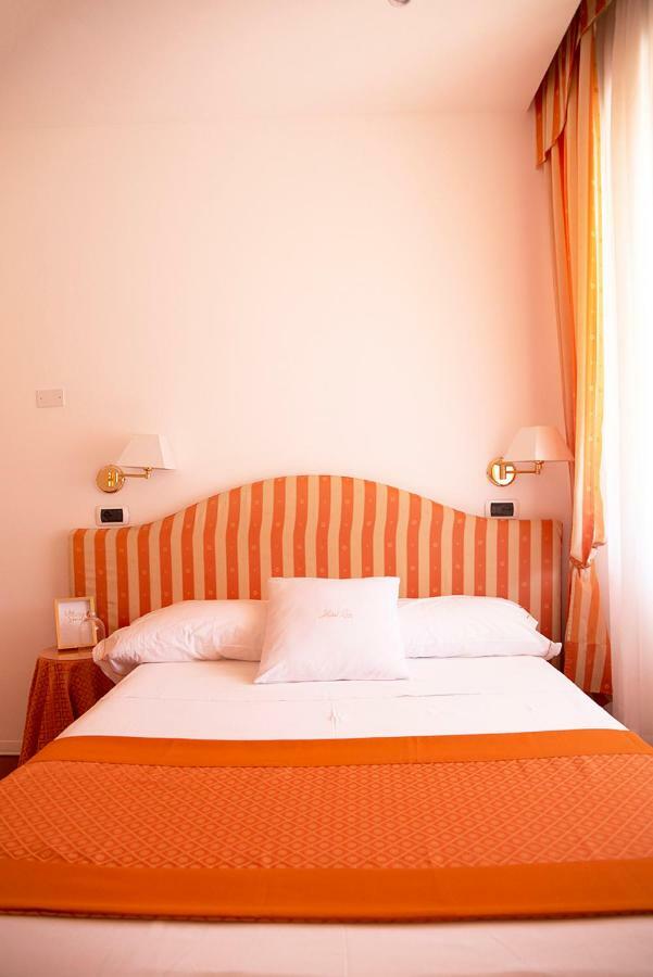 Hotel Iva Диано-Марина Экстерьер фото