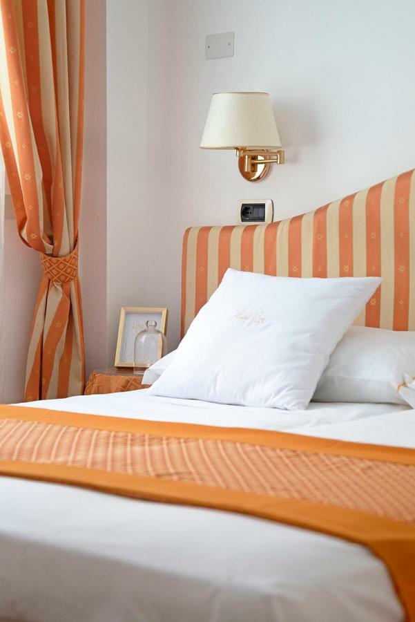Hotel Iva Диано-Марина Экстерьер фото