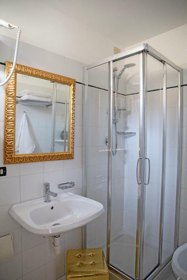 Hotel Iva Диано-Марина Экстерьер фото