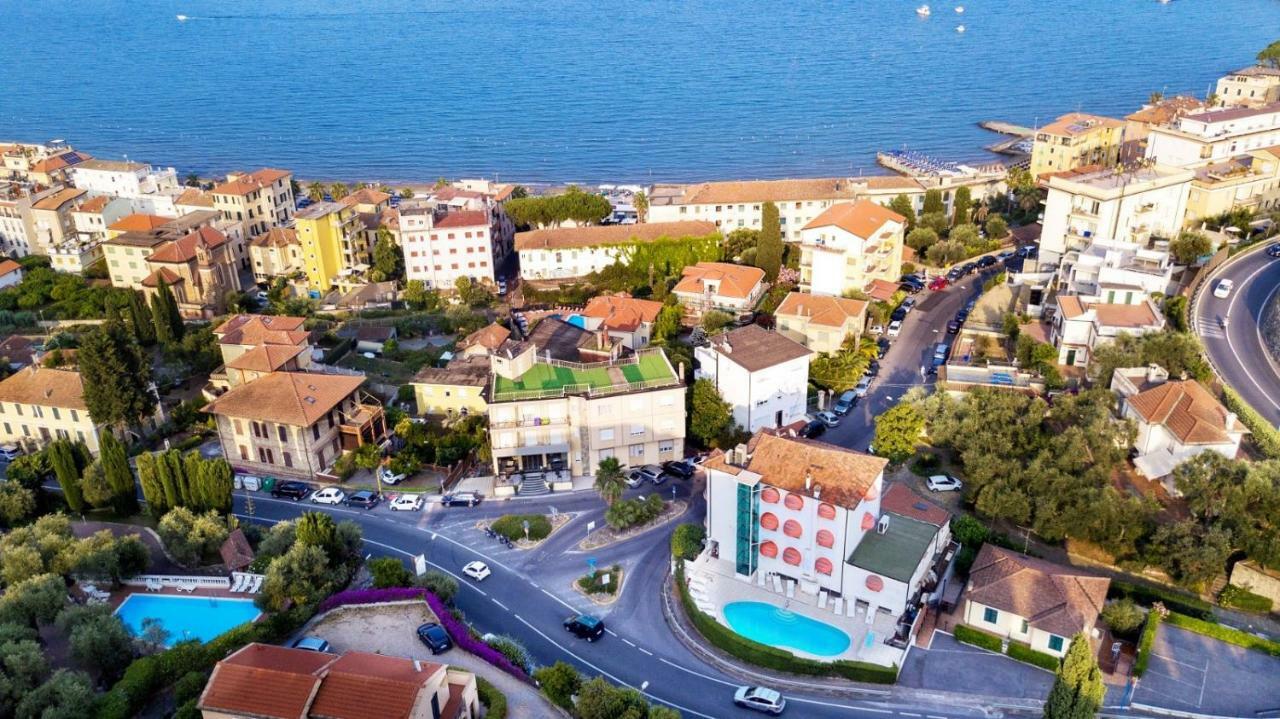 Hotel Iva Диано-Марина Экстерьер фото
